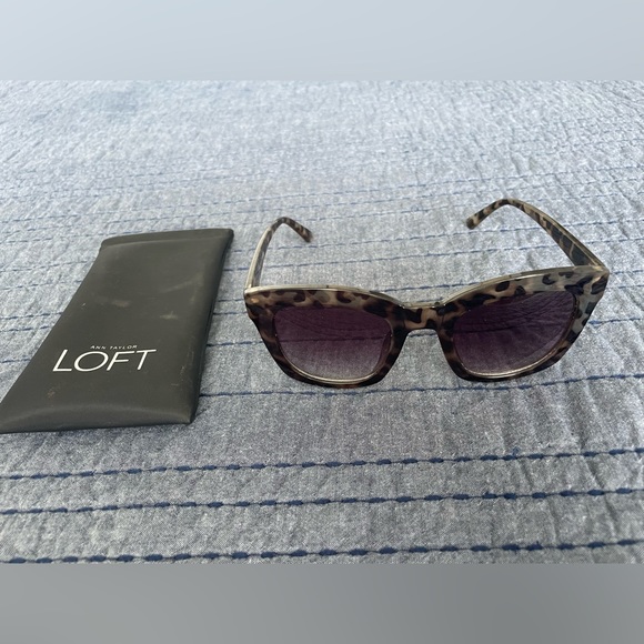 Loft Oversized Throwin’ Shade Sunglasses Gray/Black Tortoise - Picture 3 of 8